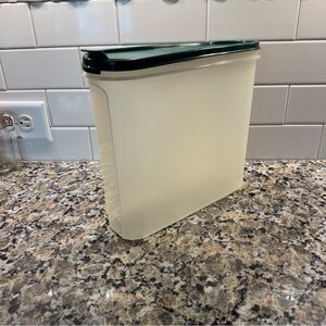 Tupperware‎ Modular Mate 9" High 10.5" Long Oval Container with Lid 2241A-1